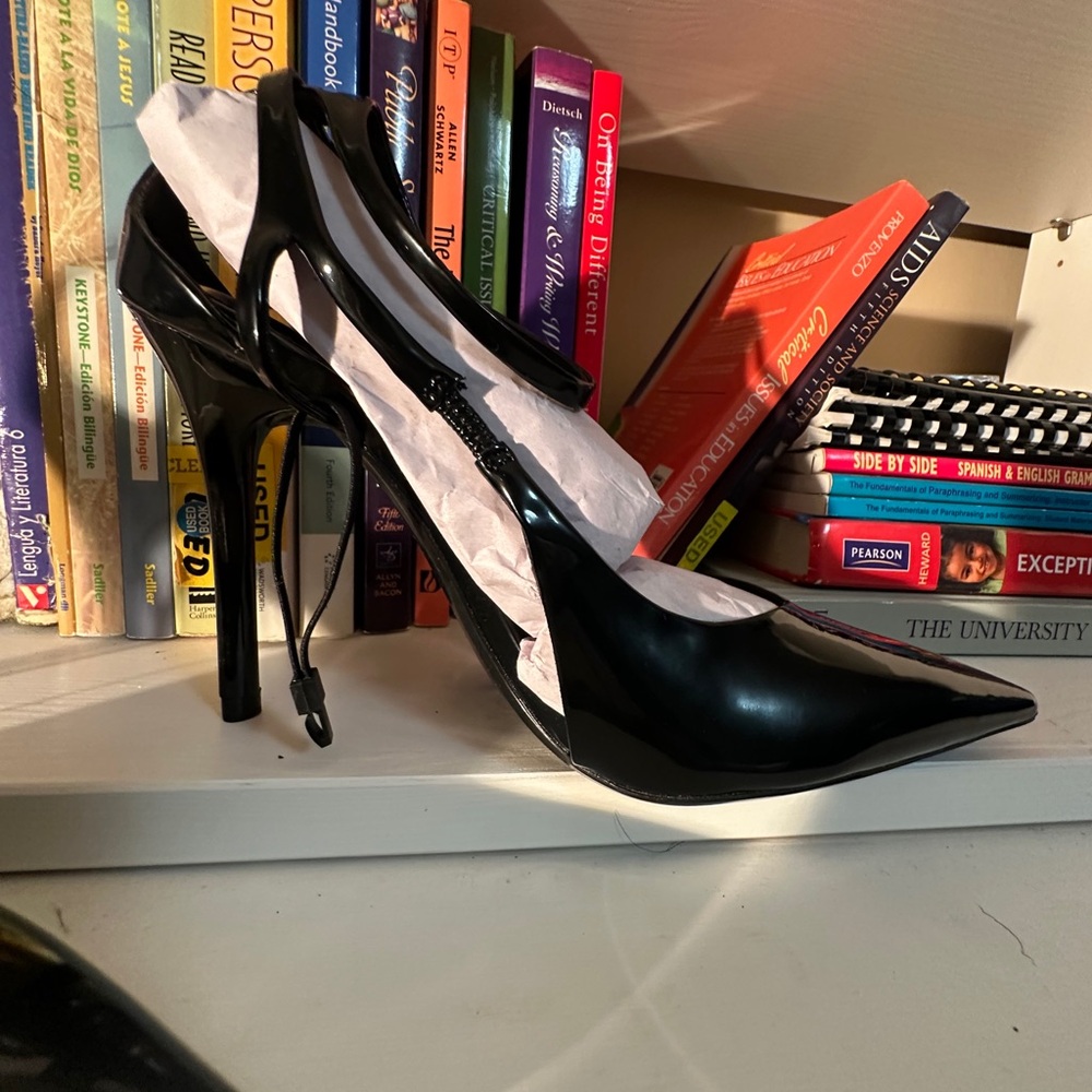 Zara #8 Black Patent Pointed Toe Slingback Stilettos